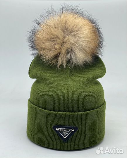 Женская зимняя шапка Prada