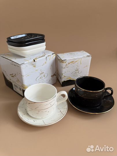 Набор кофейных чашек и креманки