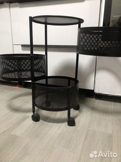 Этажерка на колесиках