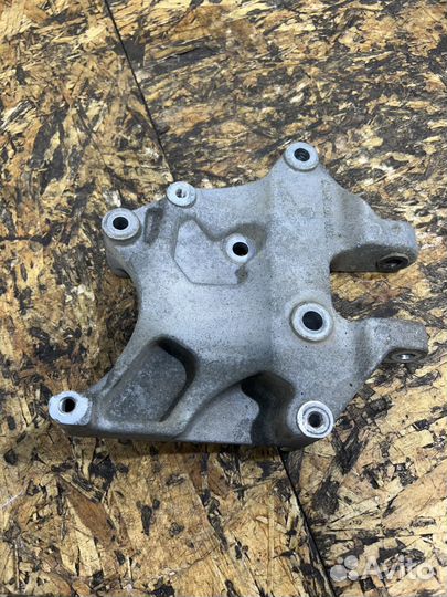 Кронштейн компрессора кондиц Лада Приора