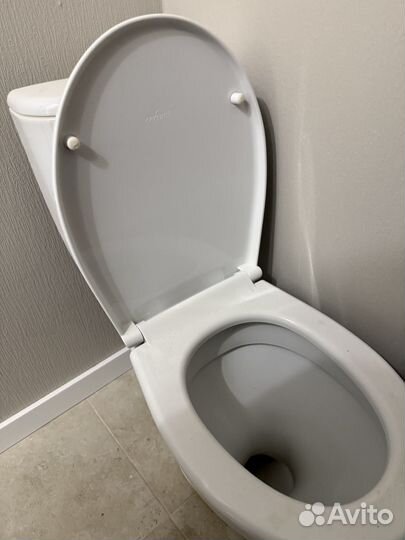 Унитаз с бачком от застройщика новый