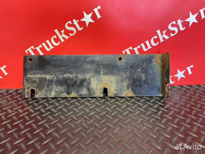 Кронштейн габарита правый Daf XF105