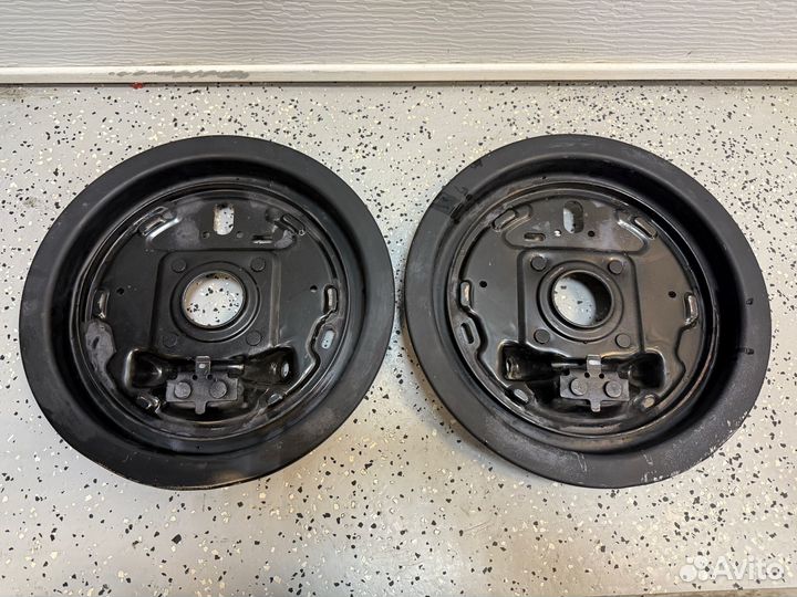 Щит тормозной Suzuki Jimny JB43W