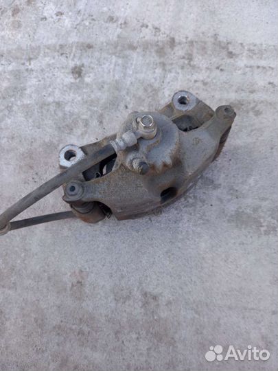 Суппорт тормозной передний правый Мазда 3 BM