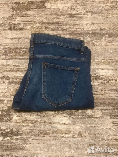 Классические прямые джинсы