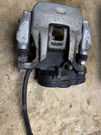 Суппорт задний левый mitsubishi outlander