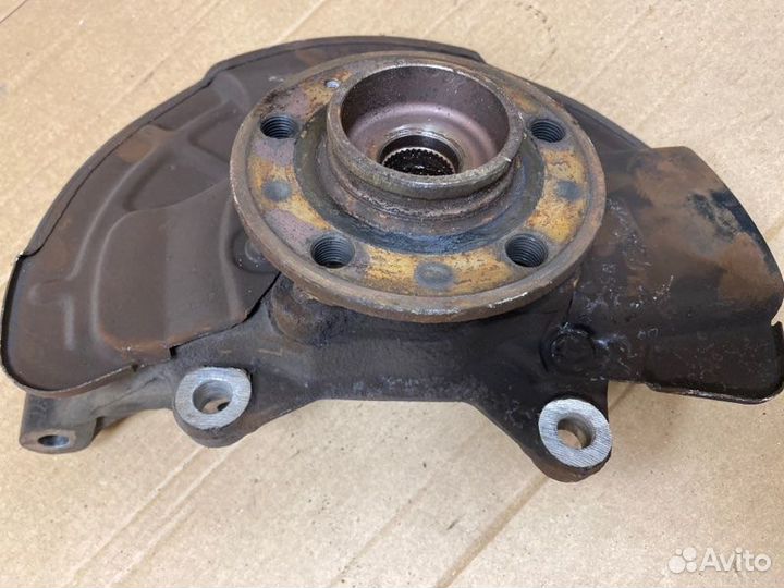 Кулак поворотный передний левый Volvo Xc90 UK