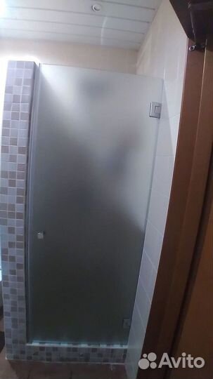 Распашные стеклянные двери