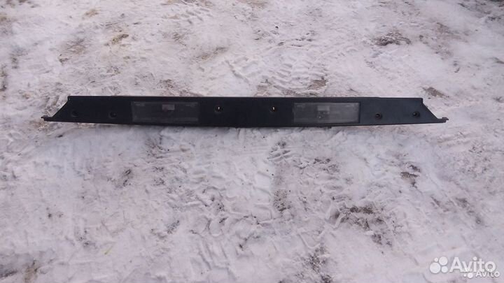 Накладка крышки багажника Lexus Ls400 UCF10