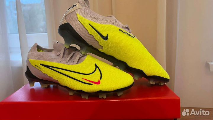 Футбольные бутсы Nike phantom