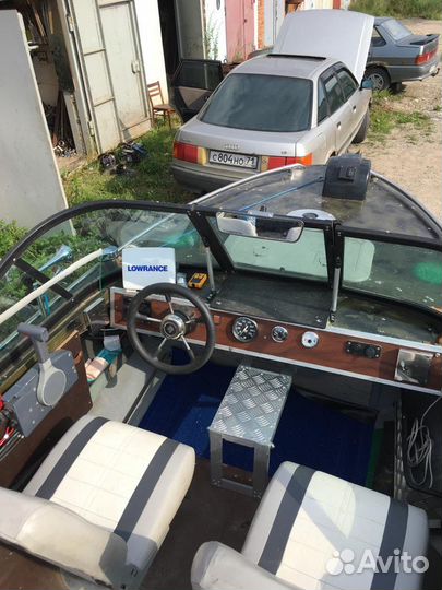 Катер с мотором