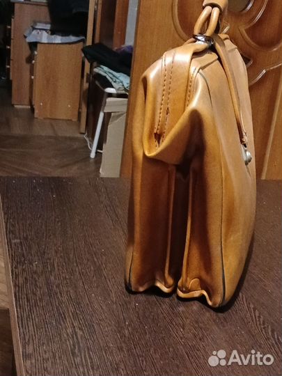 Мужской кожаный портфель коричневый