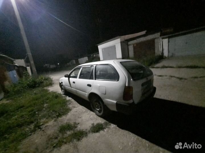 Toyota Corolla 1.3 AT, 1999, 300 000 км