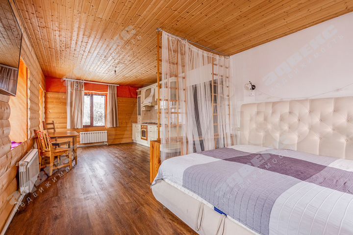 Дом 250 м² на участке 6 сот.