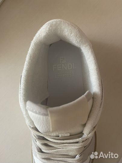 Кроссовки женские 37 размер новые