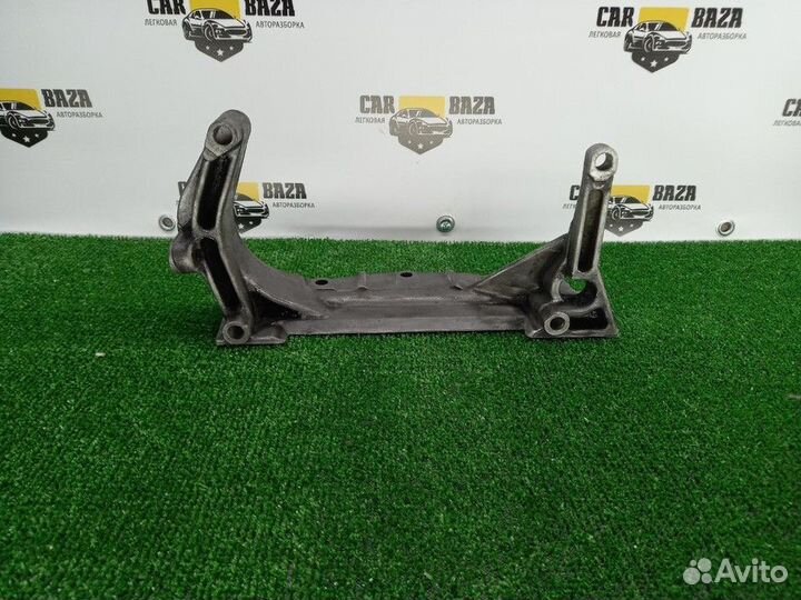 Кронштейн двигателя