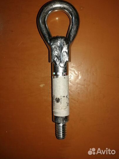 Крюк буксировочный