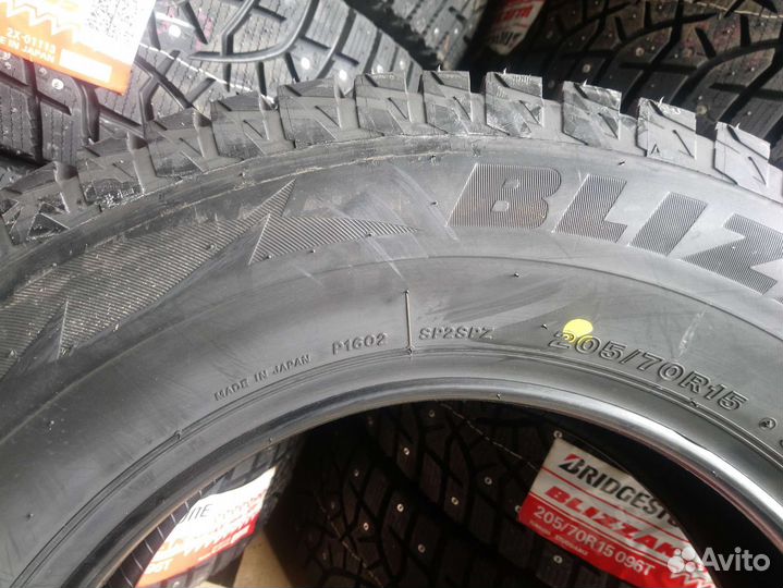 Bridgestone Blizzak Spike-02 SUV 205/70 R15 96T