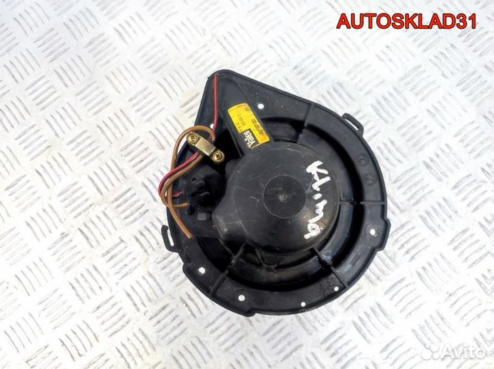 Моторчик отопителя VW Passat B4 357820021