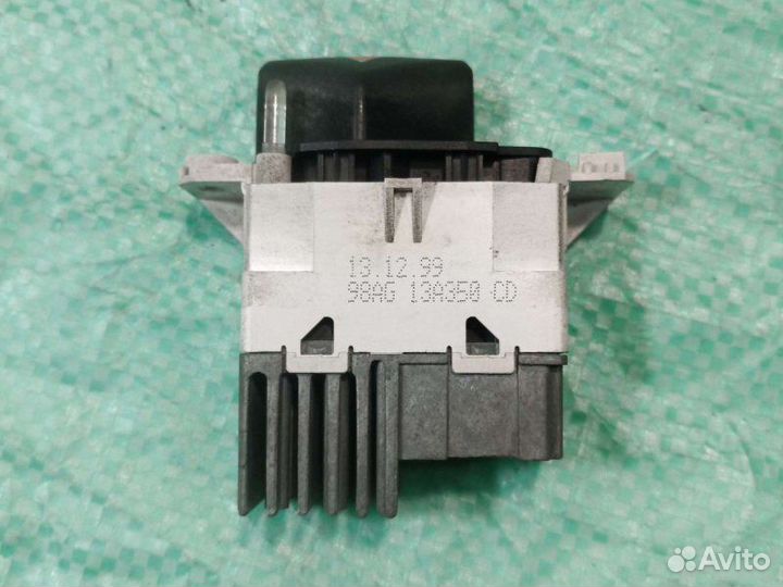 Кнопка аварийной сигнализации Ford Focus 1