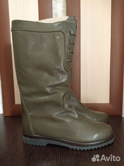 Сапоги зимние болотного цвета с мехом