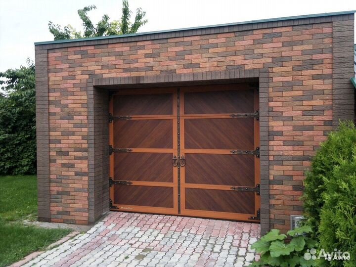 Секционные ворота