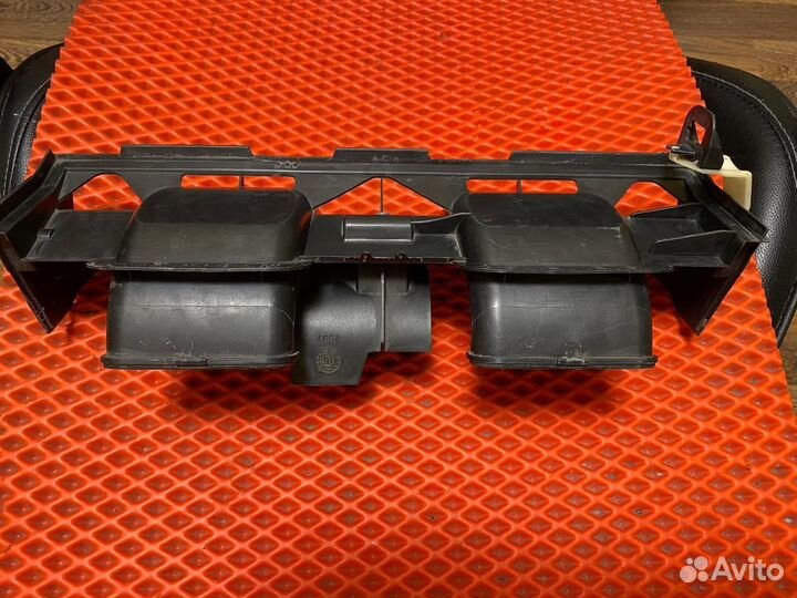 Крышка моторчика печки Mercedes-Benz w124