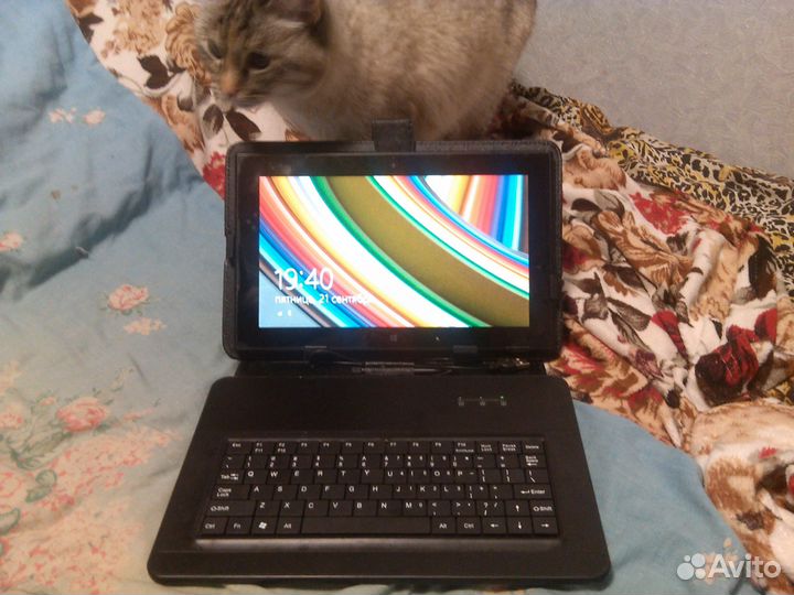 Чехол-клавиатура новая для 10