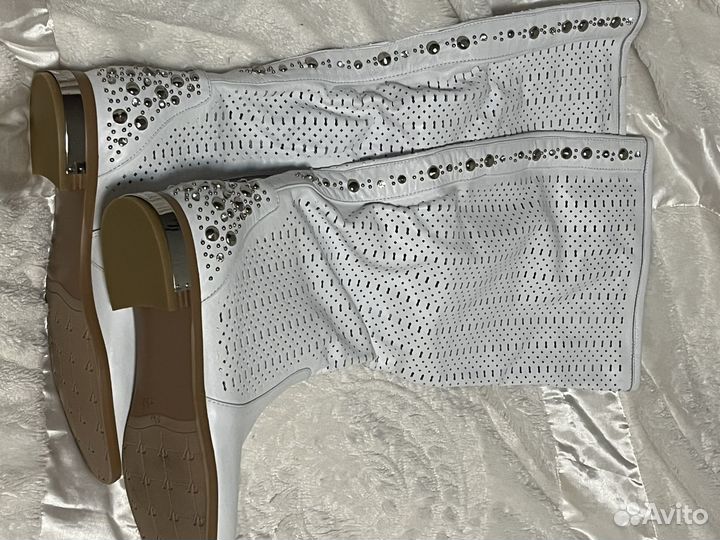 Сапоги весенние с перфорацией