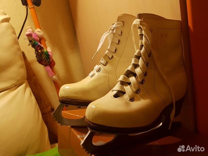 Коньки фигурные кожан-е р.29-30(18.5-19см стелька)