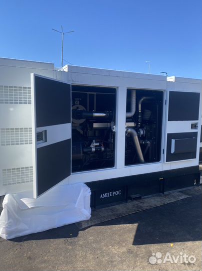 Дизельный генератор 200 кВт в защитном кожухе