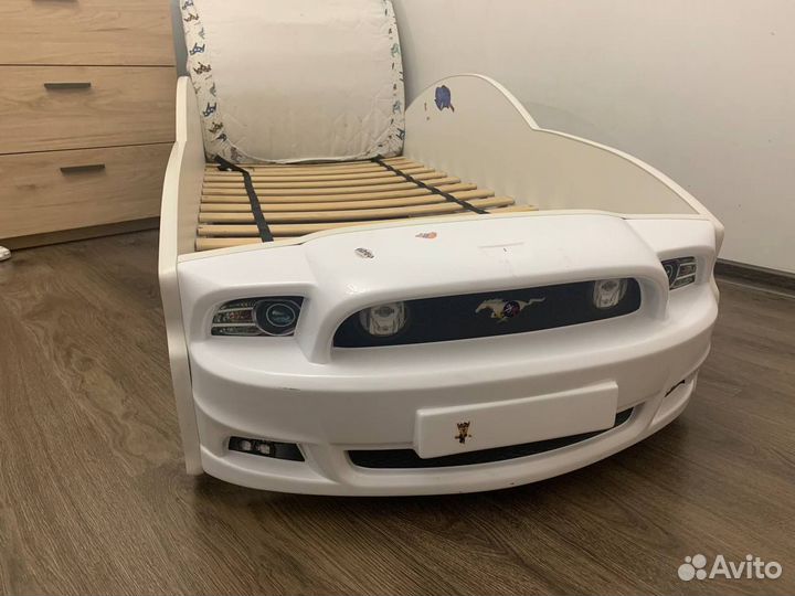 Детская кровать машина