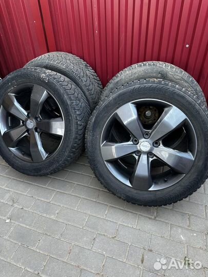 Зимние шипованные шины с дисками 265/50 R20