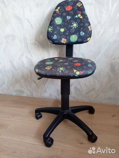 Стул- кресло на колёсиках