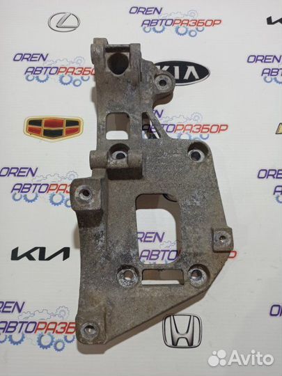 Кронштейн генератора Skoda Octavia A5 1.6 BSE 2013