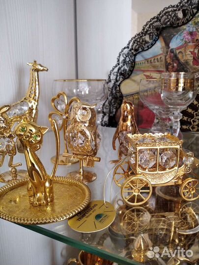 Сувениры из разных стран с камнями Сваровски