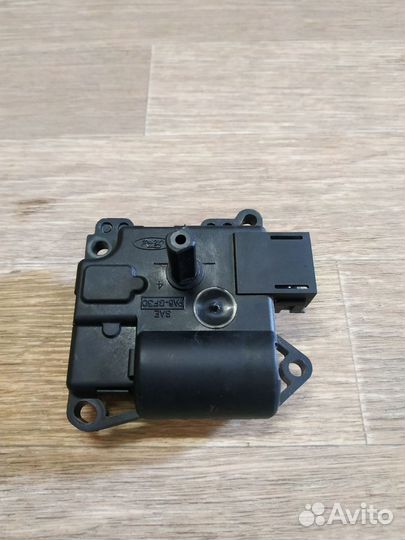 Моторчик заслонок отопителя Jaguar S-Type