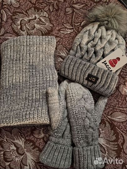 Зимний комплект(шапка,снуд и варежки)