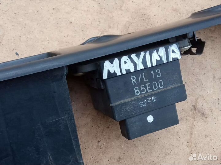 Кнопка стеклоподъемника Nissan Maxima J30 1990г