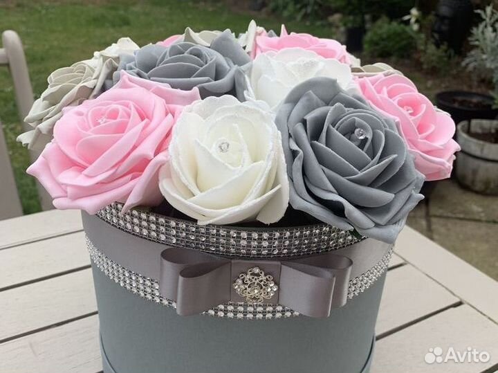 Цветы в шляпной коробке