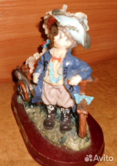 Фигурка мальчик с девочкой