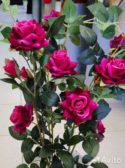 Роза кустовая, искусственные цветы в кашпо