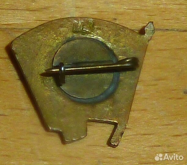 Комсомольский значок тяжелый эмаль булавка