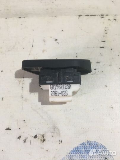 Кнопка центрального замка volkswagen polo 1.6 мт с