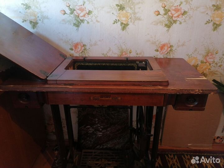 Швейная машина Батерфляй ножная