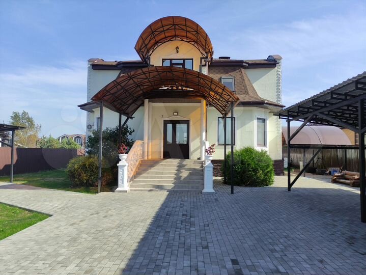 Дом 224,3 м² на участке 9,2 сот.