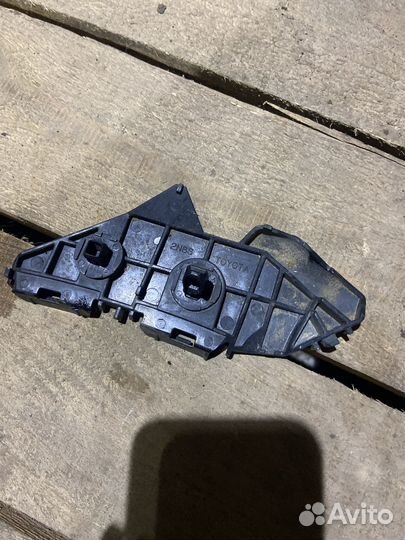 5215812090 Направляющая бам. з.л. Toyota Corolla