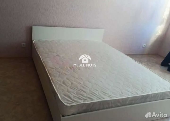 Кровать