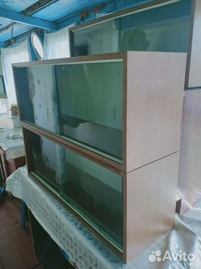 Полка для книг на стену