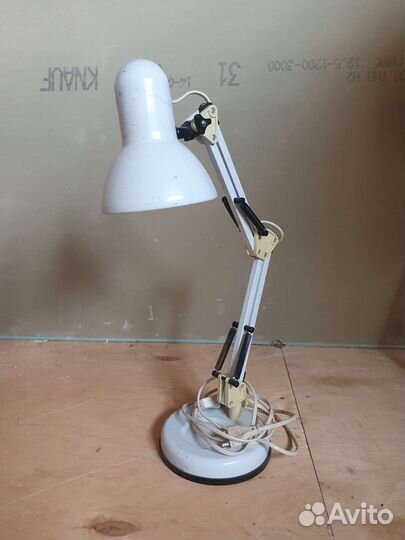 Лампа настольная